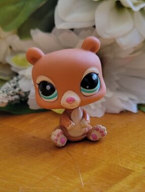 Littlest Pet Shop LPS #2109 Brown Teddy Bear Tan Blue Eyes Hasbro 2010